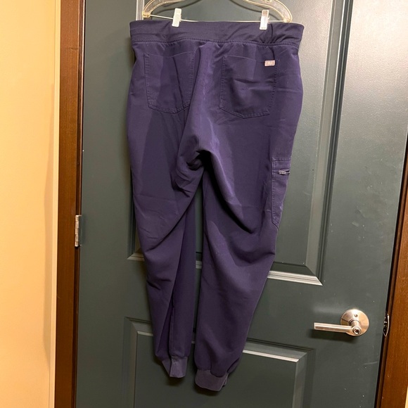 Figs Technical Collection Scrub Set - Picture 9 of 10